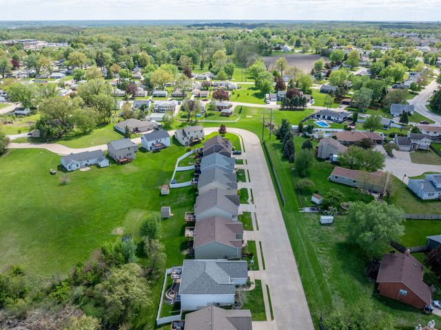 14 Hidden Valley Circle, Davenport, IA 52804