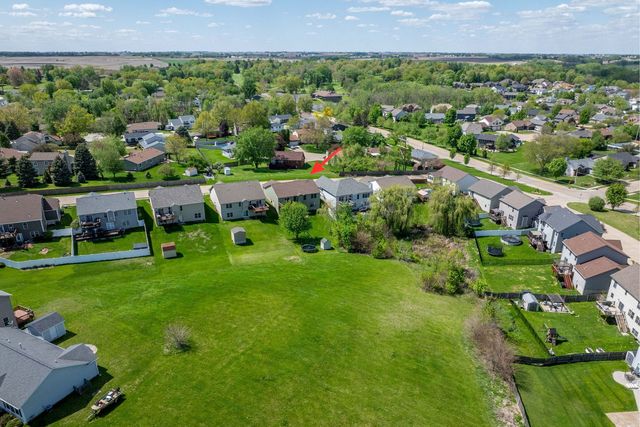 14 Hidden Valley Circle, Davenport, IA 52804