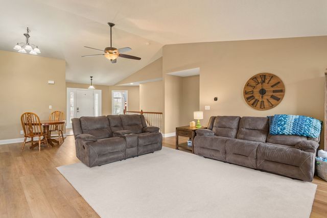 14 Hidden Valley Circle, Davenport, IA 52804