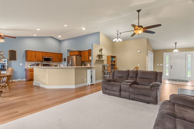 14 Hidden Valley Circle, Davenport, IA 52804