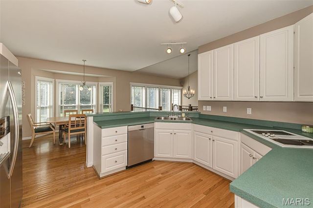 573 Castle Ridge Drive, Ballwin, MO 63021