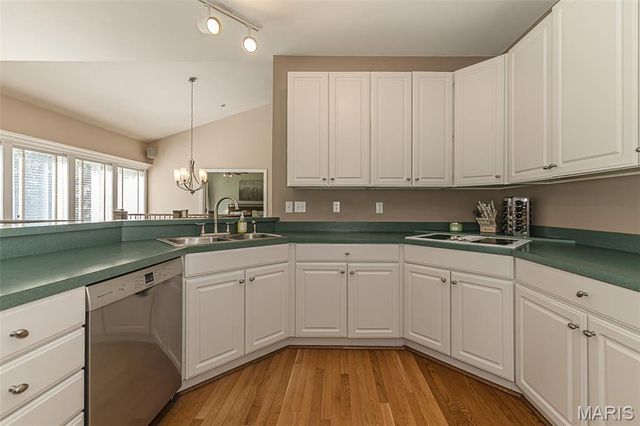573 Castle Ridge Drive, Ballwin, MO 63021