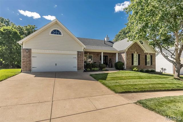 573 Castle Ridge Drive, Ballwin, MO 63021