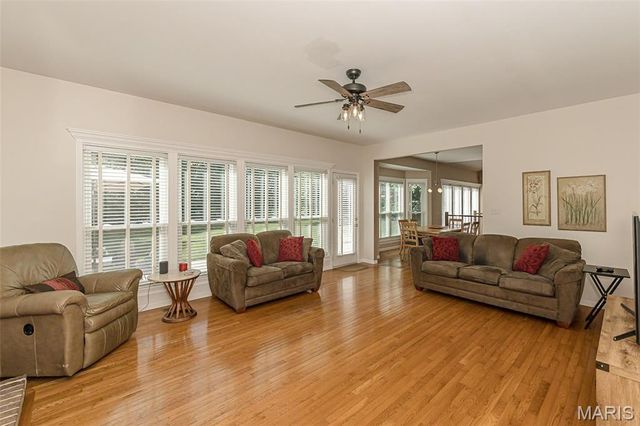 573 Castle Ridge Drive, Ballwin, MO 63021