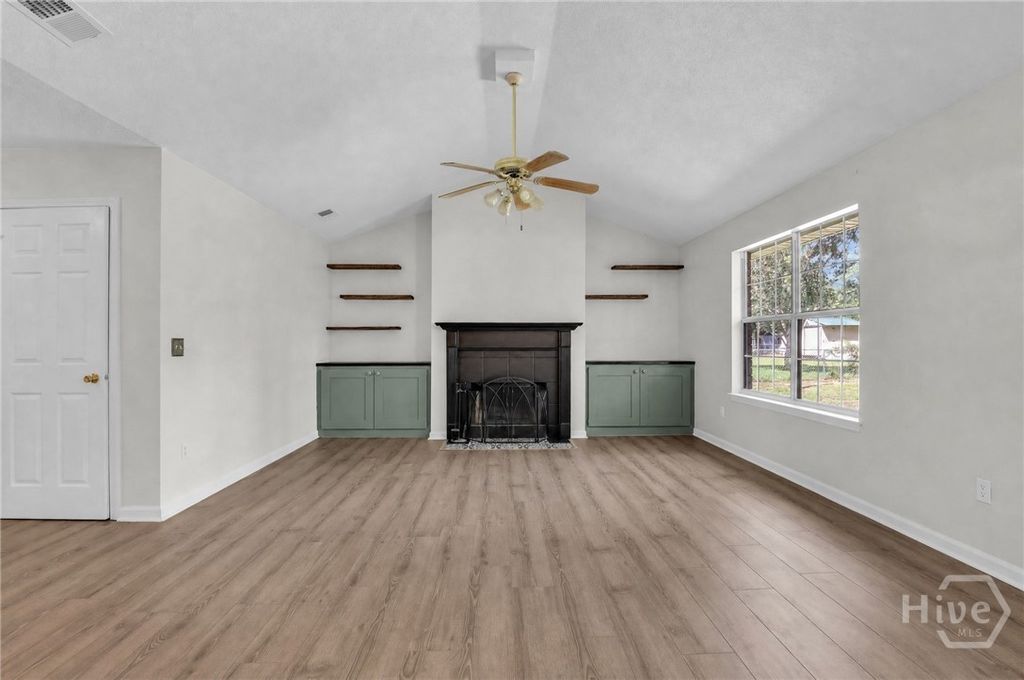 Image 11 of property listing at 129 Jennifer Circle, Rincon, GA 31326