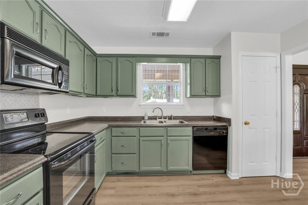 Image 19 of property listing at 129 Jennifer Circle, Rincon, GA 31326