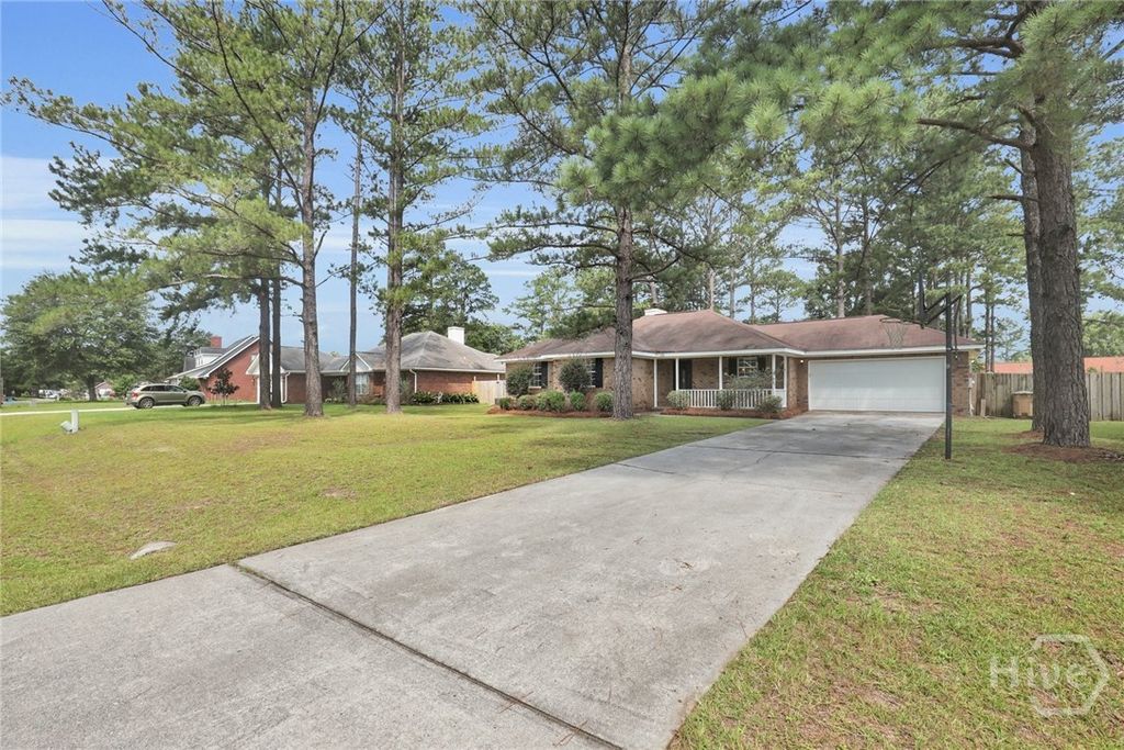 Image 3 of property listing at 129 Jennifer Circle, Rincon, GA 31326