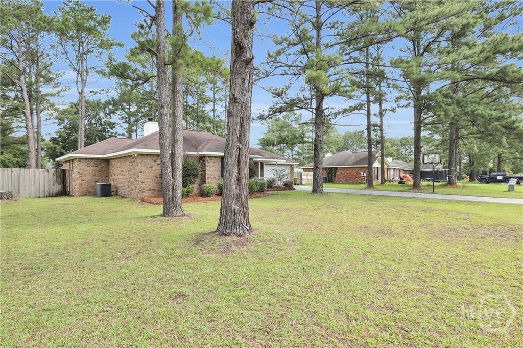 Image 5 of property listing at 129 Jennifer Circle, Rincon, GA 31326