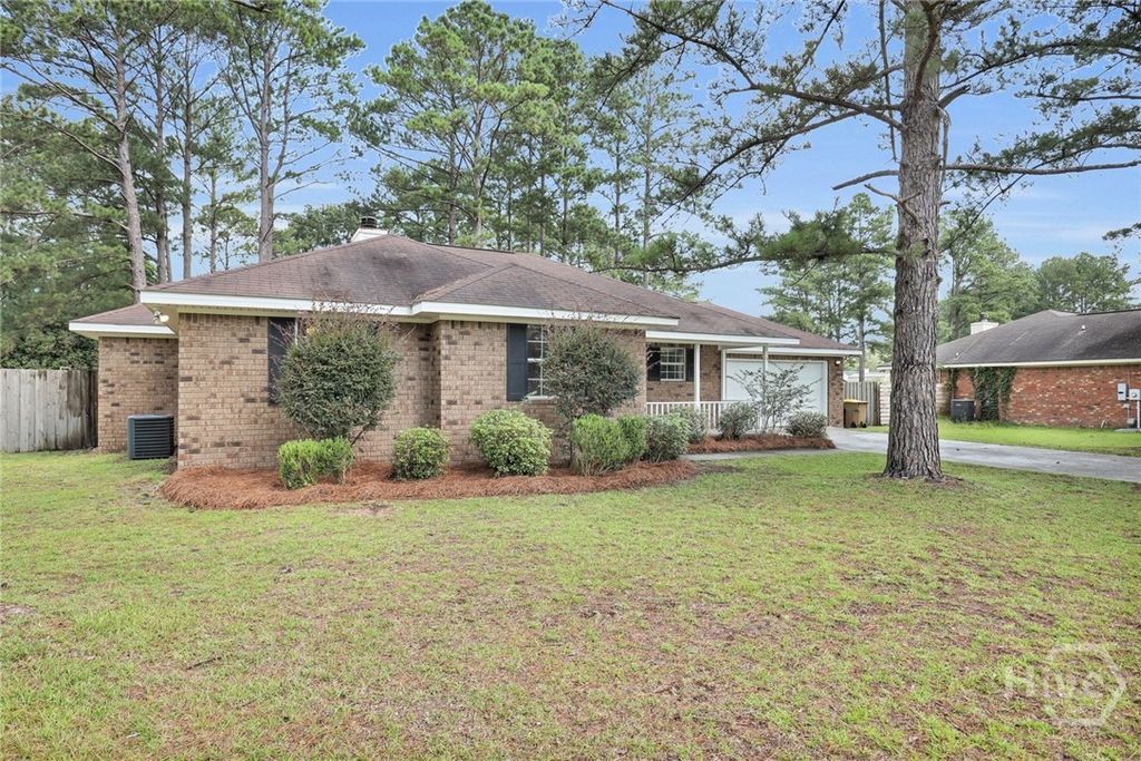Image 6 of property listing at 129 Jennifer Circle, Rincon, GA 31326