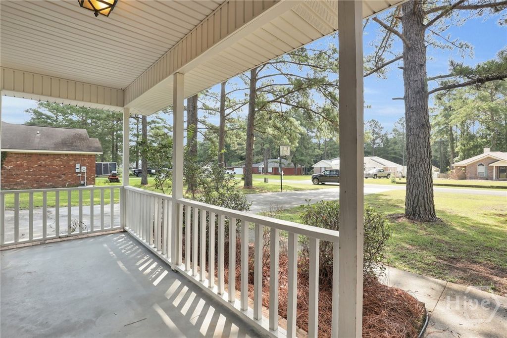 Image 7 of property listing at 129 Jennifer Circle, Rincon, GA 31326