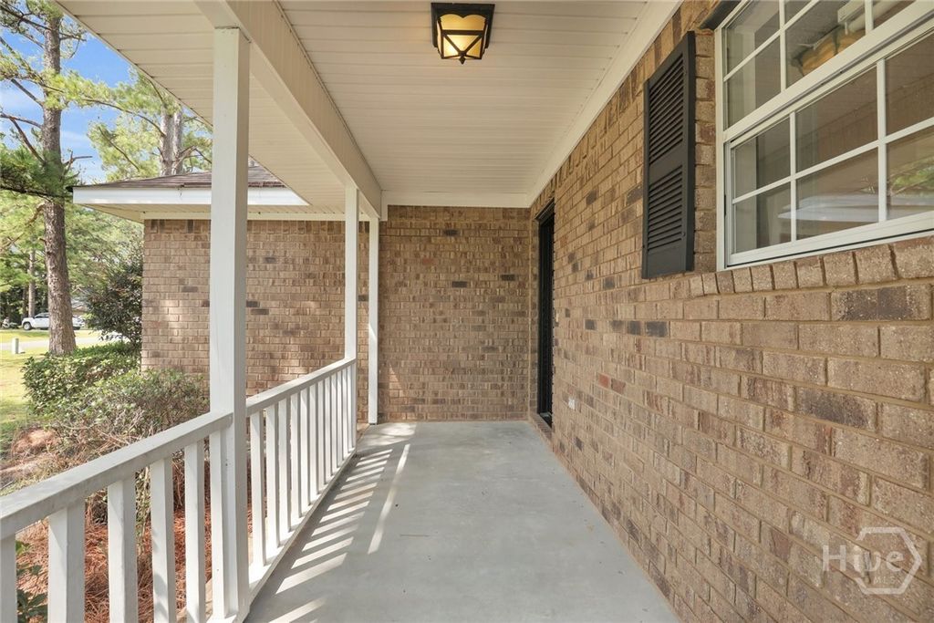Image 8 of property listing at 129 Jennifer Circle, Rincon, GA 31326