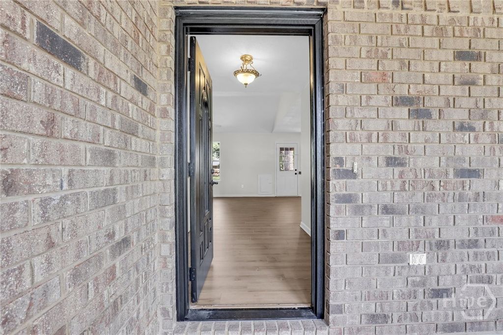 Image 9 of property listing at 129 Jennifer Circle, Rincon, GA 31326
