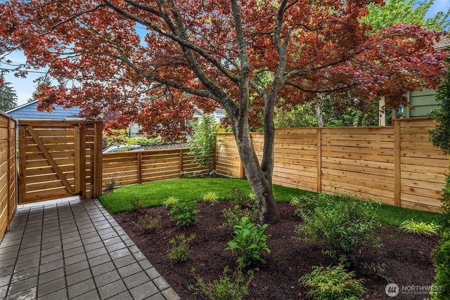 7334 25th Avenue NW, Seattle, WA 98117