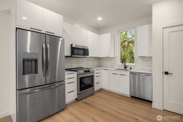 7334 25th Avenue NW, Seattle, WA 98117