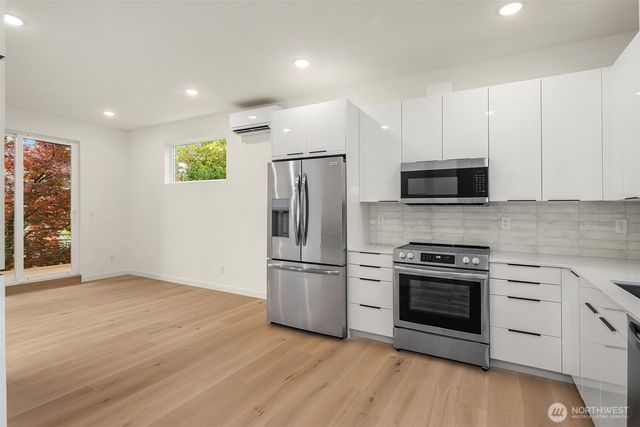 7334 25th Avenue NW, Seattle, WA 98117