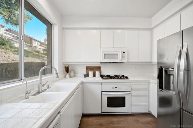 9525 Questa Pointe, San Diego, CA 92126