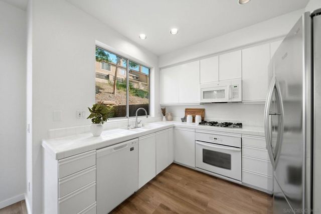 9525 Questa Pointe, San Diego, CA 92126