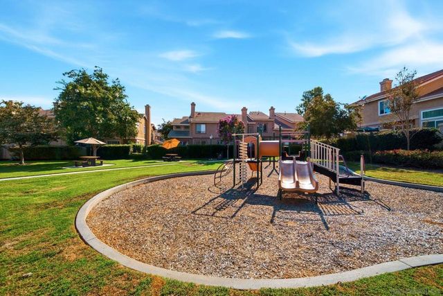 9525 Questa Pointe, San Diego, CA 92126