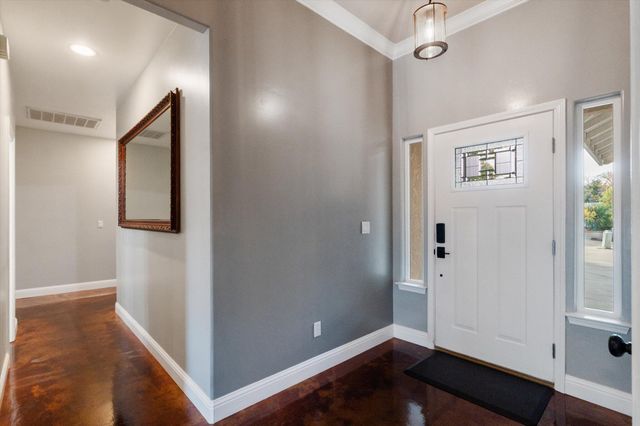 2899 Gunn Court, Redding, CA 96001