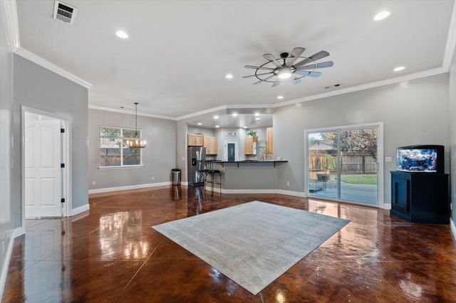 2899 Gunn Court, Redding, CA 96001