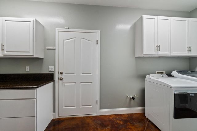 2899 Gunn Court, Redding, CA 96001