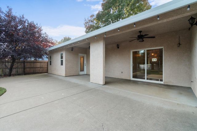 2899 Gunn Court, Redding, CA 96001