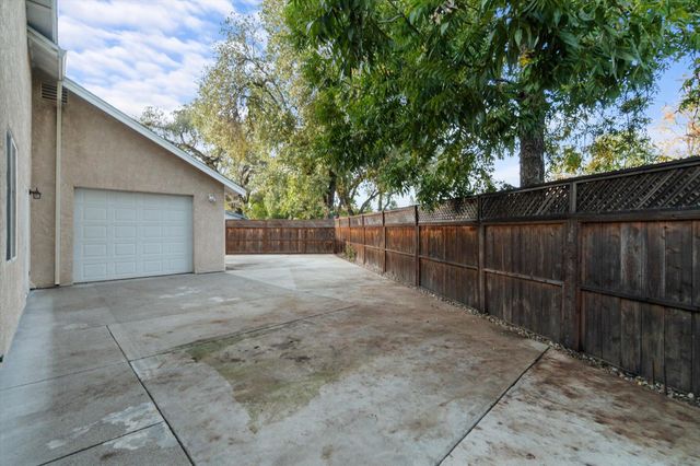 2899 Gunn Court, Redding, CA 96001