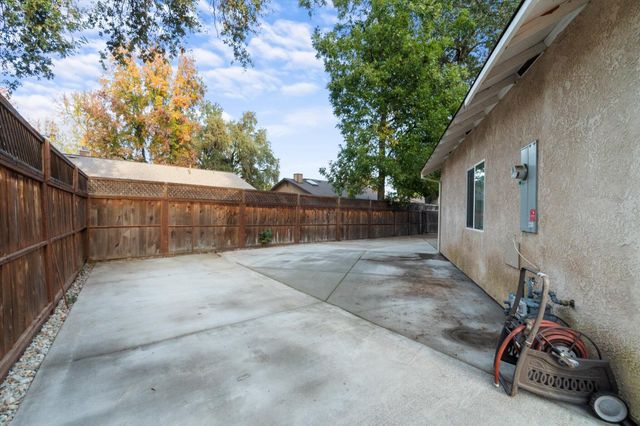 2899 Gunn Court, Redding, CA 96001
