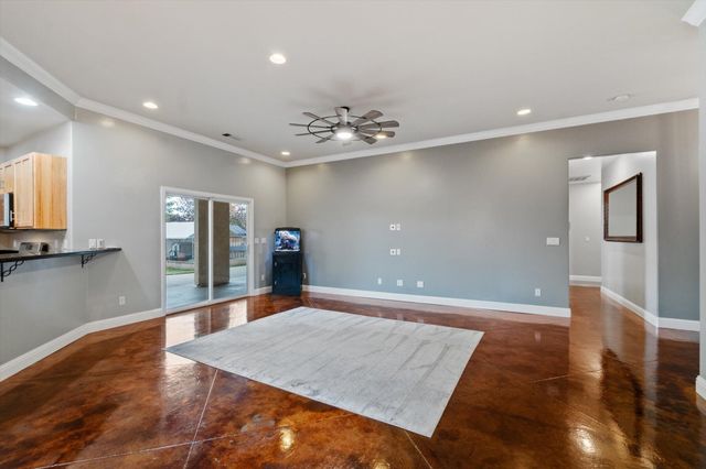 2899 Gunn Court, Redding, CA 96001