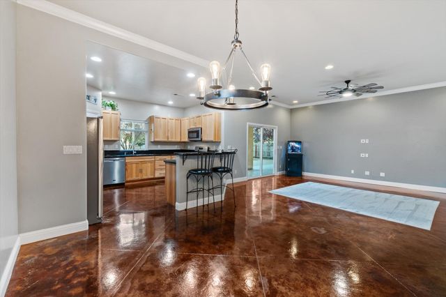 2899 Gunn Court, Redding, CA 96001