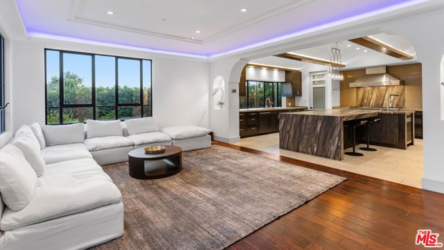 7801 Hillside Avenue, Los Angeles, CA 90046