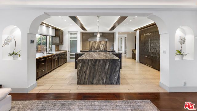 7801 Hillside Avenue, Los Angeles, CA 90046