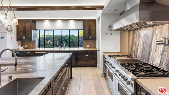 7801 Hillside Avenue, Los Angeles, CA 90046