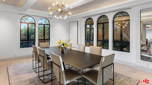 7801 Hillside Avenue, Los Angeles, CA 90046