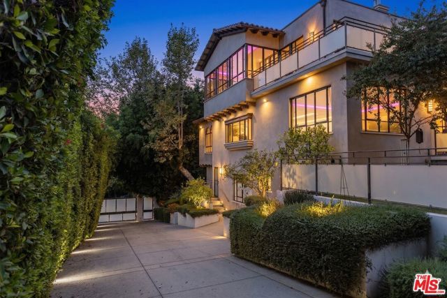 7801 Hillside Avenue, Los Angeles, CA 90046