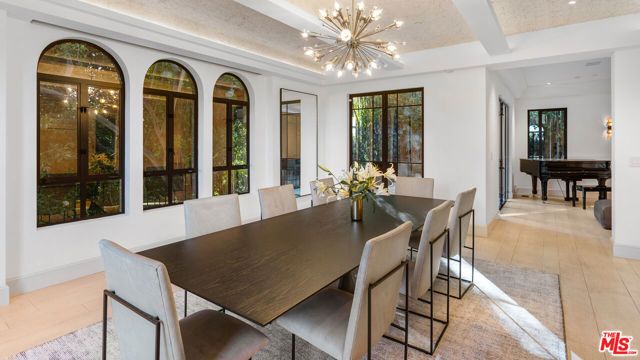 7801 Hillside Avenue, Los Angeles, CA 90046