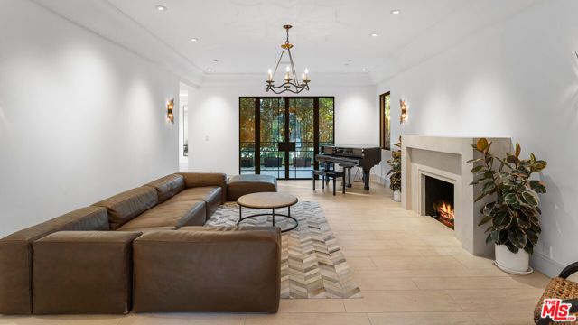 7801 Hillside Avenue, Los Angeles, CA 90046