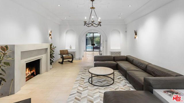 7801 Hillside Avenue, Los Angeles, CA 90046