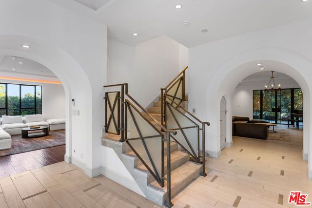 7801 Hillside Avenue, Los Angeles, CA 90046