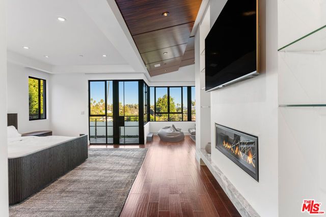 7801 Hillside Avenue, Los Angeles, CA 90046