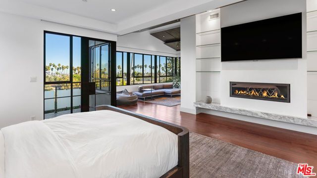 7801 Hillside Avenue, Los Angeles, CA 90046