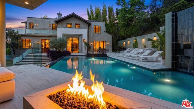 7801 Hillside Avenue, Los Angeles, CA 90046