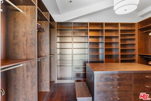 7801 Hillside Avenue, Los Angeles, CA 90046