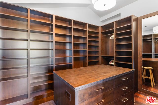 7801 Hillside Avenue, Los Angeles, CA 90046