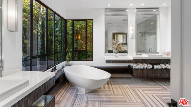 7801 Hillside Avenue, Los Angeles, CA 90046