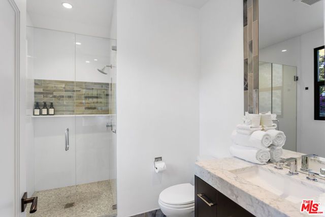 7801 Hillside Avenue, Los Angeles, CA 90046