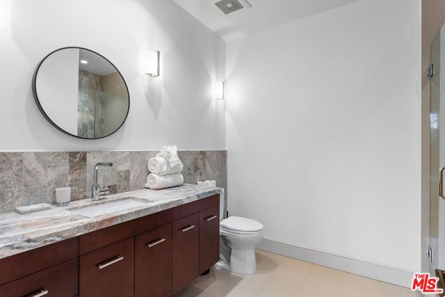 7801 Hillside Avenue, Los Angeles, CA 90046