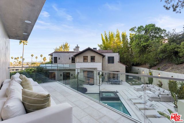 7801 Hillside Avenue, Los Angeles, CA 90046