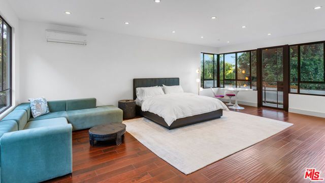 7801 Hillside Avenue, Los Angeles, CA 90046