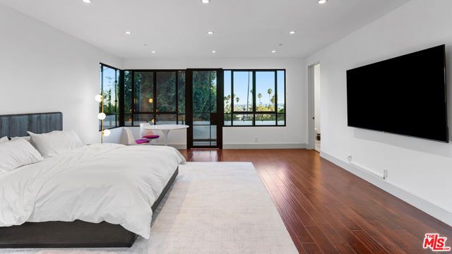 7801 Hillside Avenue, Los Angeles, CA 90046